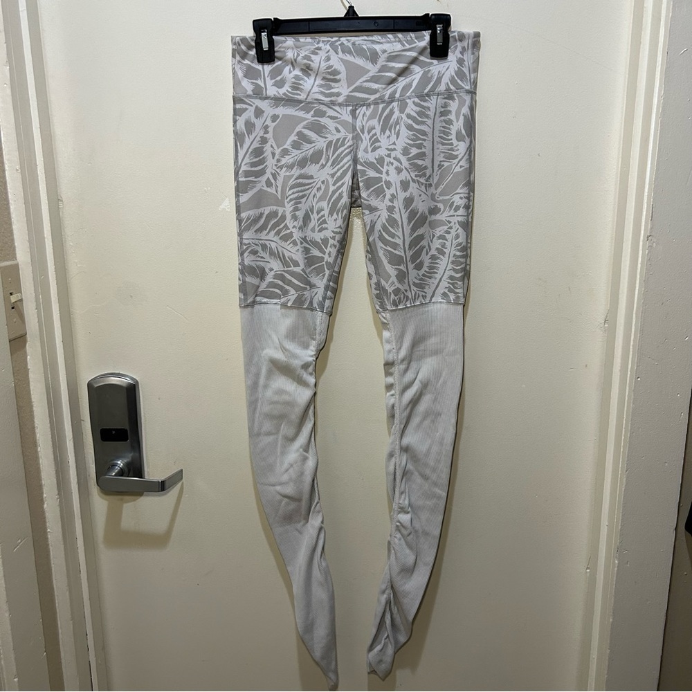 Alo Yoga Gray & White Goddess Leggings Size Medium